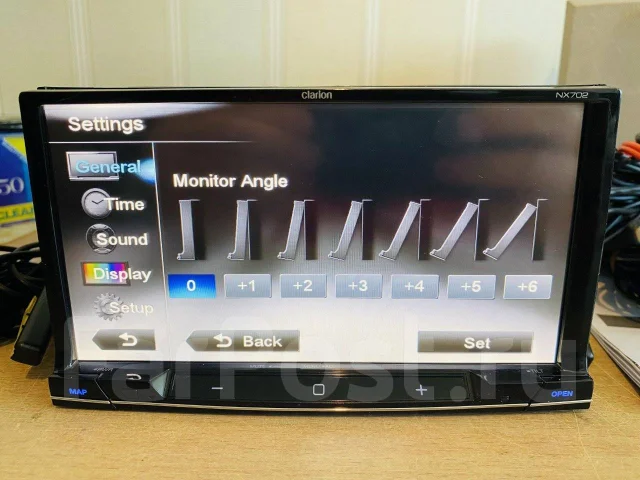 Clarion NX702 ����