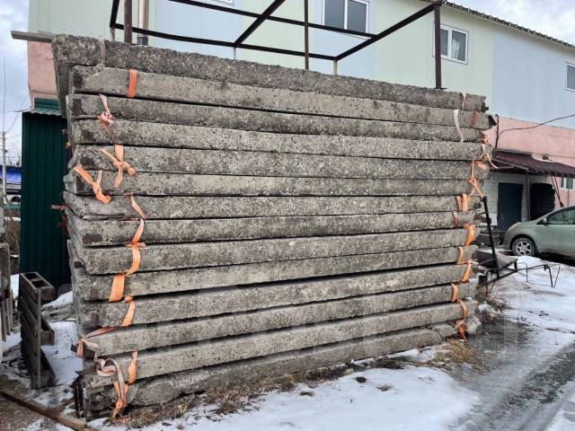 Продам ЖБ плиты забора 4х2.5м 8шт, в наличии. Цена: 2 000₽ в Артеме