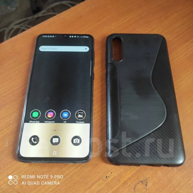 Samsung Galaxy A70. �/�, ������, 4G LTE ����