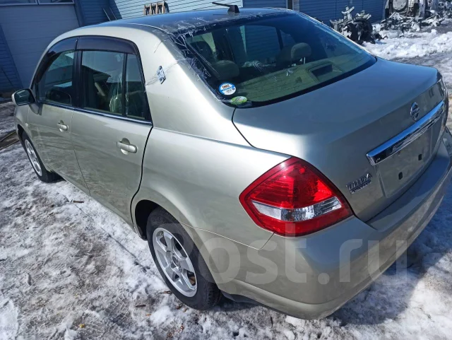Nissan Tiida Latio. CS11, HR15 ����