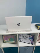 HP 15. 15.6", 4,0����, ��� 4 ��, ���� 500���, WiFi, Bluetooth, ����������� �� 12��. ����