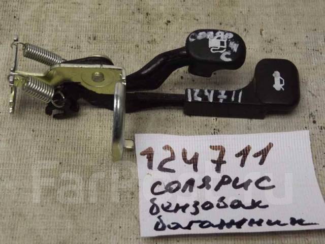 рычаг открывания солярис ,frf\. ручка багажника kia spectra. рукоятка открывания багажника кия спектра 2007. рычаг открывания лючка бензобака хендай солярис. рычаг открывания багажника.