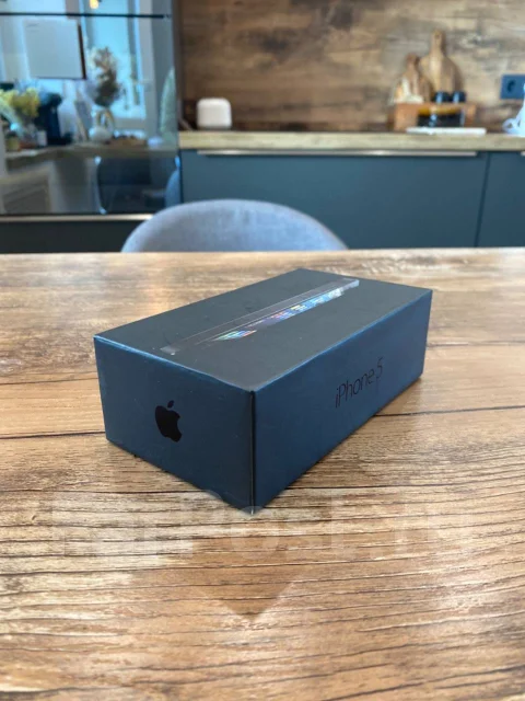 Apple iPhone 5. �/�, ������, 4G LTE ����