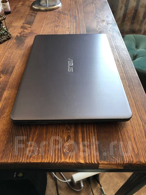 Asus VivoBook S14 S410UA. 14", 2,4����, ��� 4 ��, ���� 128���, WiFi: 1, Bluetooth: 1, ����������� �� 7��. ����