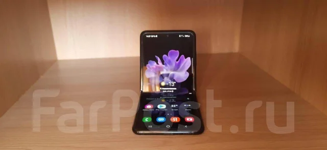 Samsung Galaxy Z Flip. �/�, ������, 3G, 4G LTE, Dual-SIM, NFC ����