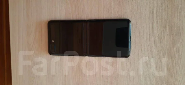 Samsung Galaxy Z Flip. �/�, ������, 3G, 4G LTE, Dual-SIM, NFC ����
