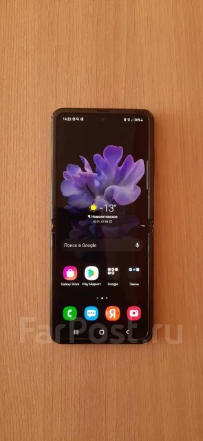 Samsung Galaxy Z Flip. �/�, ������, 3G, 4G LTE, Dual-SIM, NFC ����