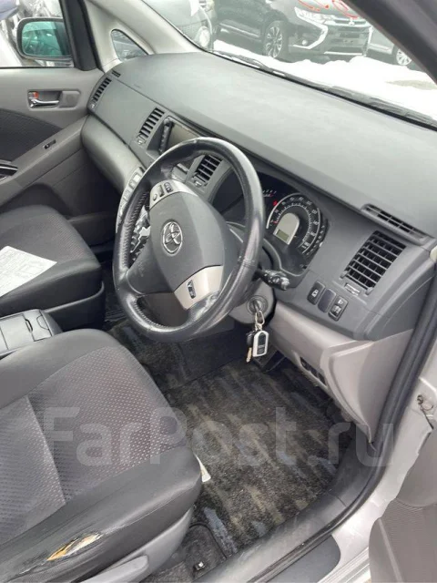 Toyota Isis. ZNM10, 1ZZFE ����