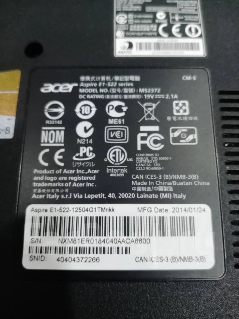Acer Aspire E1-522. 15.6", 2����, ��� 4 ��, ���� 120���, WiFi: 1, Bluetooth: 1, ����������� �� 2��. ����