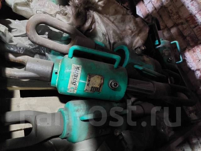 Домкрат гидравлические тянущий Tonners 30 тонн 100мм, б/у, в наличии ...