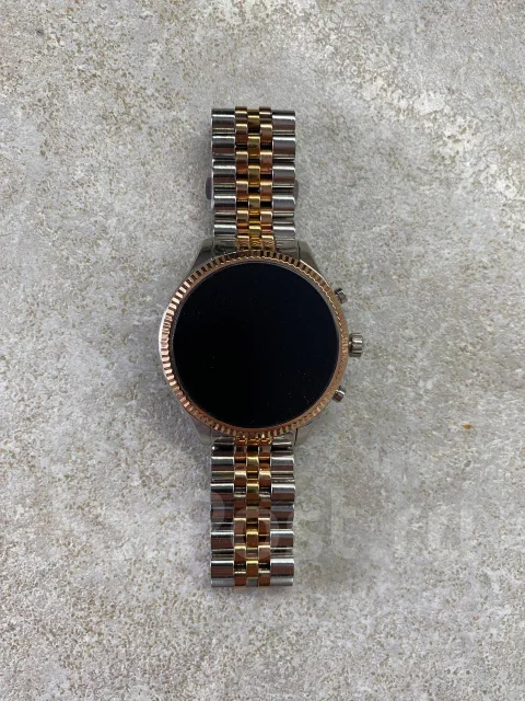 Michael Kors. GPS, NFC ����