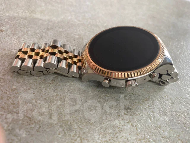 Michael Kors. GPS, NFC ����
