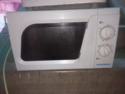 ����� ����