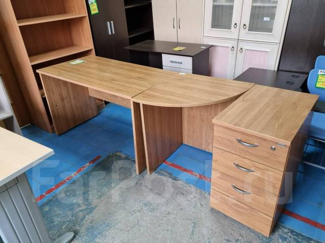 Комиссионный магазин "Успех" предлагает приставку к столу, б/у, в ...