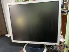 Samsung. 17", ���������� �� (LCD, LED, QLED) ����