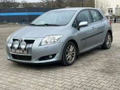 Toyota Auris ����