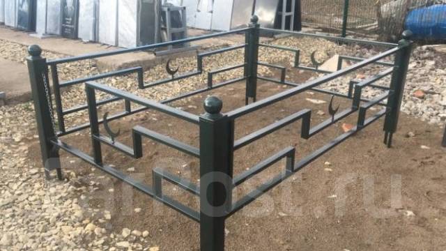 Ограды из профильной трубы на кладбище фото