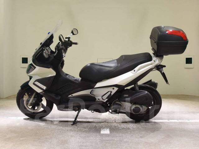 Плюсы байка Aprilia SR Max 300 2010