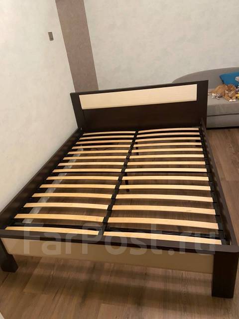 Продам кровать 2х спальную с матрасом - Мебель во Владивостоке