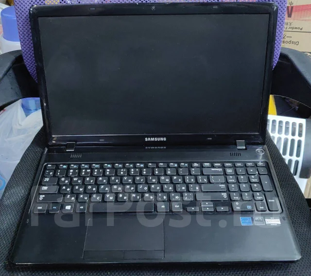 Samsung 355E5C. 15.6", 1,7����, ��� 4 ��, ���� 500���, WiFi: 1, Bluetooth: 1, ����������� �� 6��. ����