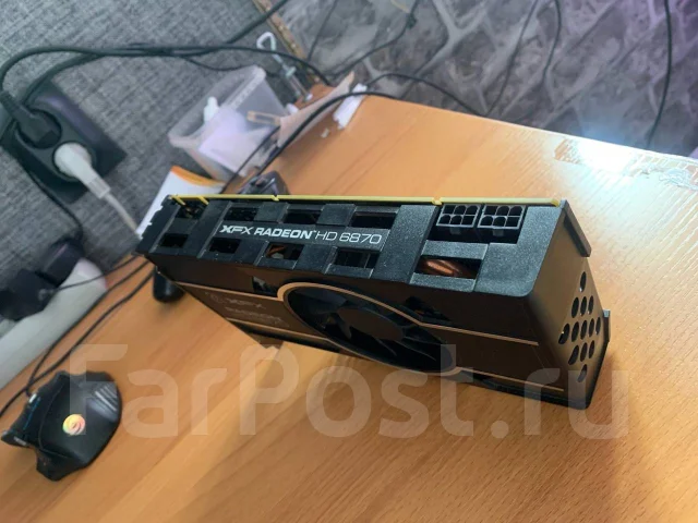 Radeon HD 6870 ����