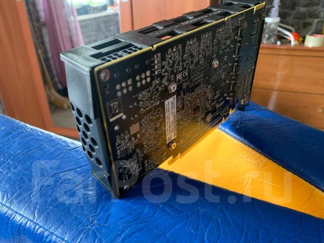 Radeon HD 6870 ����