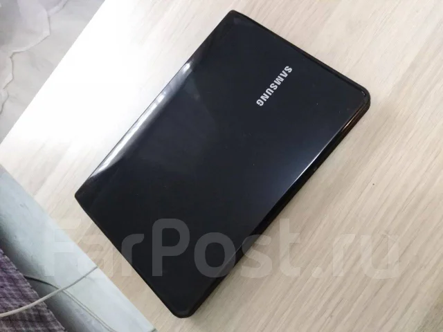 Samsung NC110. 10.1", 1,7����, ��� 1024 ��, ���� 1���, WiFi: 1, Bluetooth: 1, ����������� �� 10��. ����