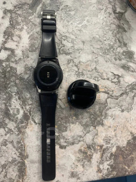 Samsung Gear S3 Classic. GPS, NFC, IP68 ����