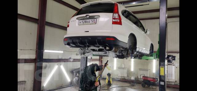 Мойка автомобиля на подъемнике, антикоррозийная обработка днища во ...