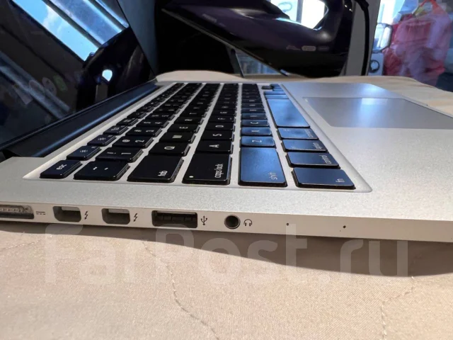 Apple MacBook Pro 13. 13.3", 2,4����, ��� 4 ��, ���� 128���, WiFi: 1, Bluetooth: 1 ����