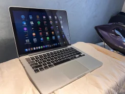 Apple MacBook Pro 13. 13.3", 2,4����, ��� 4 ��, ���� 128���, WiFi, Bluetooth ����
