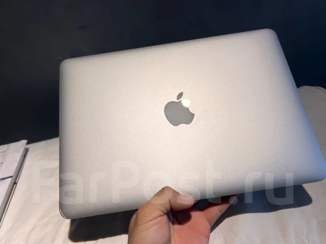 Apple MacBook Pro 13. 13.3", 2,4����, ��� 4 ��, ���� 128���, WiFi: 1, Bluetooth: 1 ����