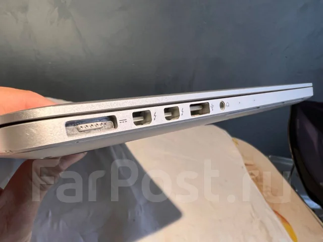 Apple MacBook Pro 13. 13.3", 2,4����, ��� 4 ��, ���� 128���, WiFi: 1, Bluetooth: 1 ����
