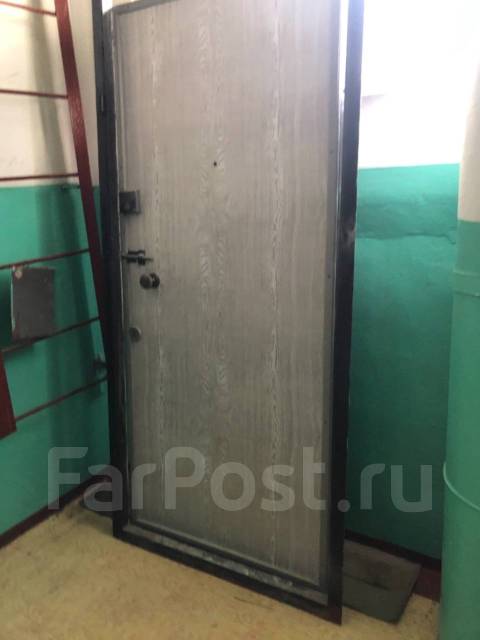 Продам железную входную дверь - Двери, окна и перегородки в Уссурийске