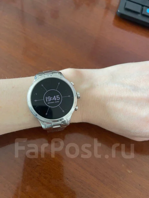 Michael Kors. GPS, NFC ����