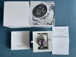 Michael Kors. GPS, NFC ����