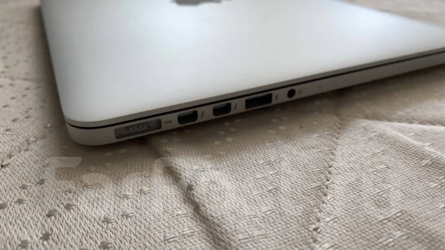 Apple MacBook Pro 13 2015 Early. 13.3", ��� 8 ��, ���� 128���, WiFi: 1, Bluetooth: 1, ����������� �� 7��. ����