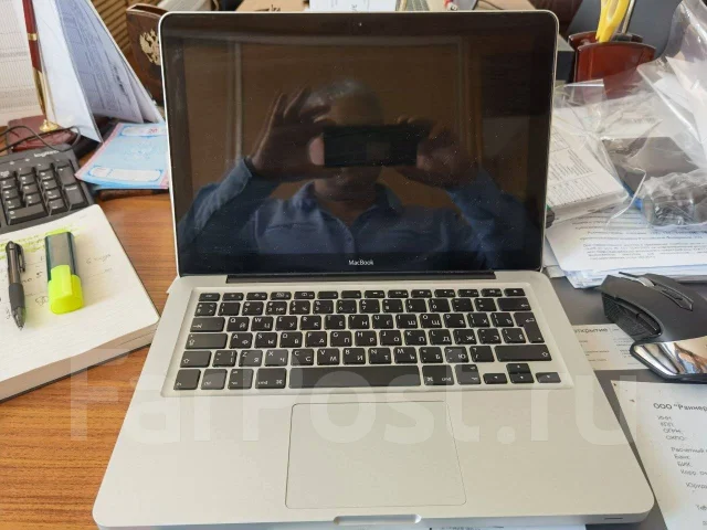 Apple MacBook. 13.3", ��� 2048 ��, ���� 128���, WiFi: 1, Bluetooth: 1, ����������� �� 1��. ����
