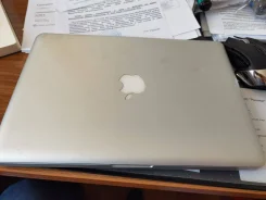 Apple MacBook. 13.3", ��� 2048 ��, ���� 128���, WiFi: 1, Bluetooth: 1, ����������� �� 1��. ����