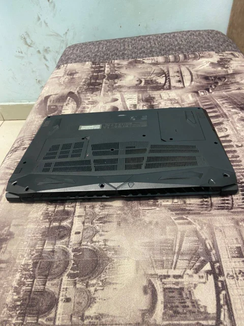 Acer Nitro 5 AN515-52. 2 300����, ��� 16 ��, ���� 1 000���, WiFi: 1, Bluetooth: 1, ����������� �� 4��. ����