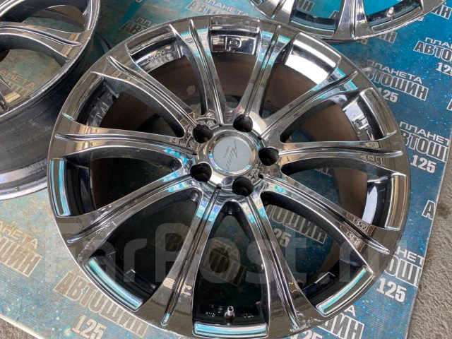 RTX Aura. 8.5/9.5x19", 5x114.3, ET35/35, �� 72���. ��� ����� �� ������ ����