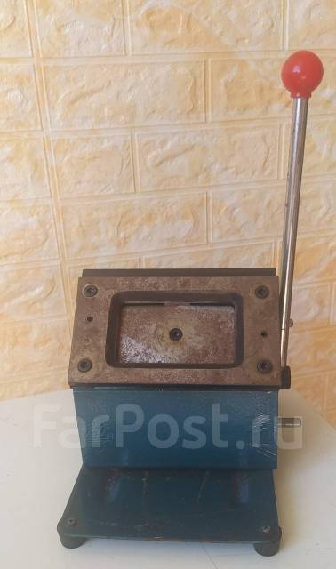 Станок для вырубки визиток, б/у, в наличии. Цена: 1 000₽ во Владивостоке