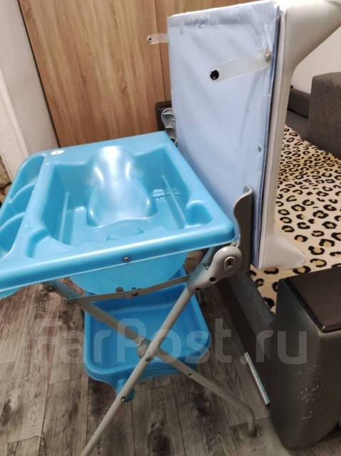 Ванночка для купания новорожденных с подставкой и пеленальным столиком