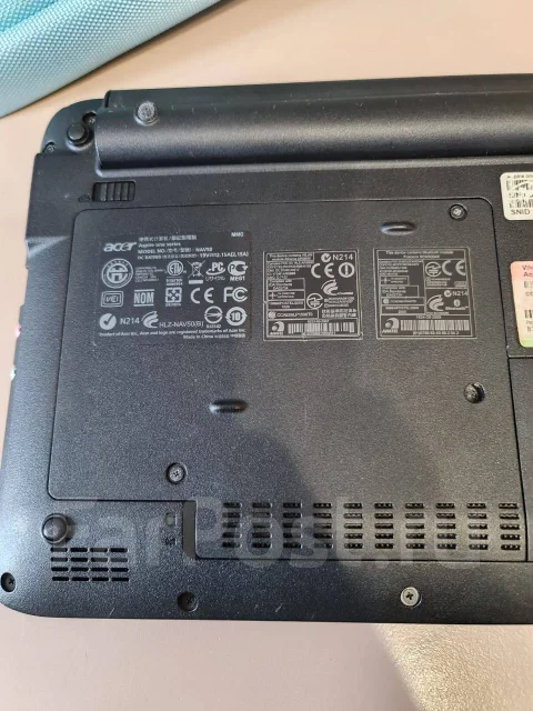 Acer Aspire One 532h-28b. 11.6", 1,7����, ��� 2048 ��, ���� 250���, WiFi: 1, Bluetooth: 1, ����������� �� 1��. ����