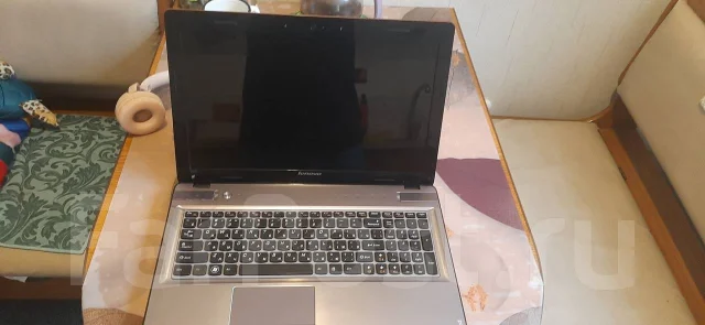 Lenovo IdeaPad Y570. 15.6", 2,3����, ��� 4 ��, ���� 500���, WiFi: 1, ����������� �� 2��. ����