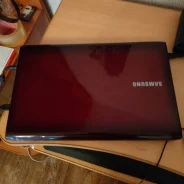 Samsung R780. 17.3", 2,4����, ��� 4 ��, ���� 450���, WiFi: 1, Bluetooth: 1 ����
