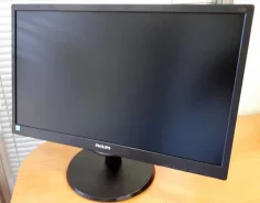 Philips. 21.5" ����
