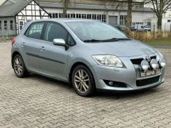 Toyota Auris ����