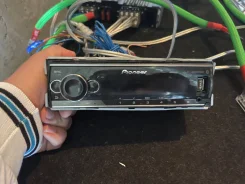 Pioneer MVH-S520BT ����
