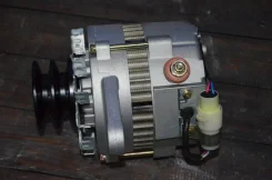 ��������� Isuzu Giga 10PE1 6SD1 1-81200-470-3 24V 50A 1-81200-470-3 ����
